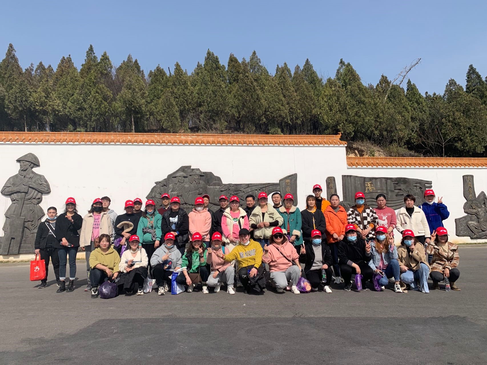 文明登山健康行，志愿服務(wù)護環(huán)境——依愛(ài)消防開(kāi)展“學(xué)雷鋒日”主題活動(dòng)